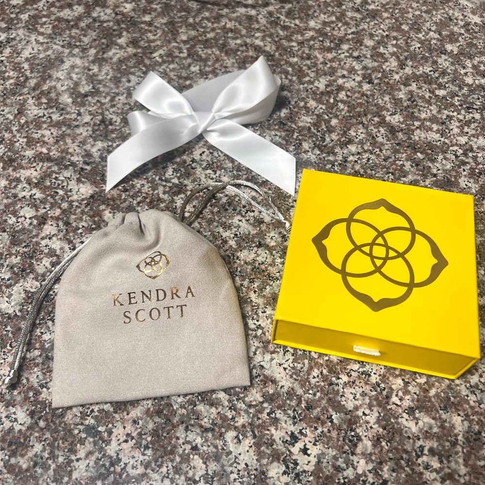 🆕 Kendra Scott Gift Set - Box, Drawstring Jewelry Travel Pouch, & White Bow